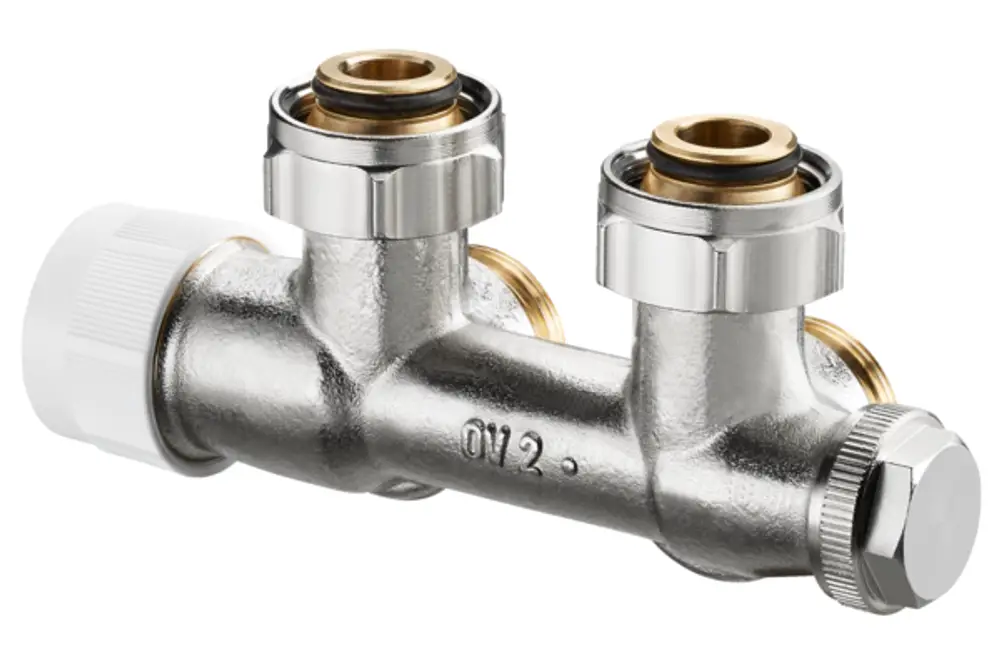 Oventrop Anschlussarmatur in T-Form mit zwei Anschlüssen und einem Gewinde. Aus vernickeltem Metall, geeignet für Heizungsinstallationen.